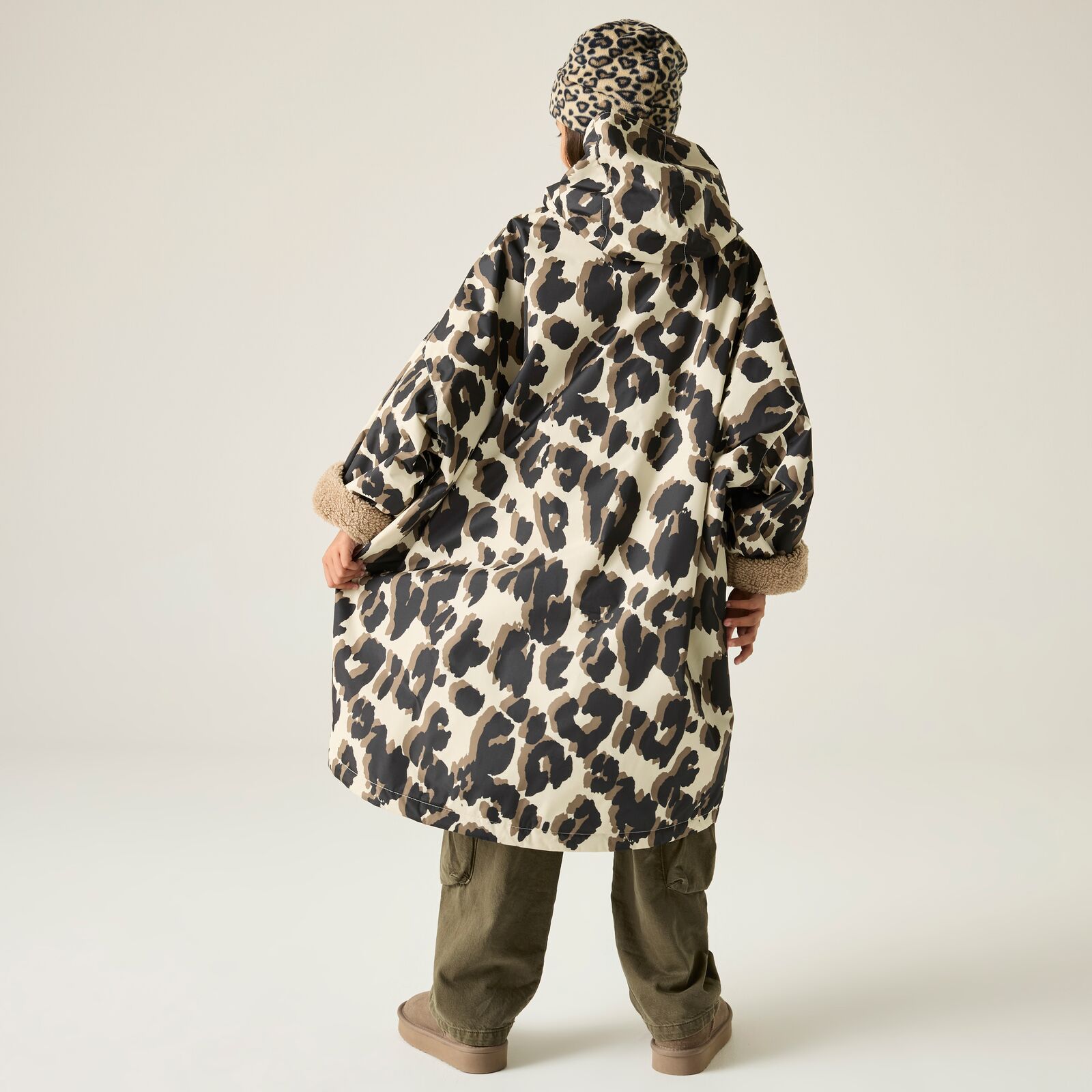 Regatta Kids Spirit Of Adventure Hooded Waterproof Warm Drying Changing Robe - Picture 118 of 121