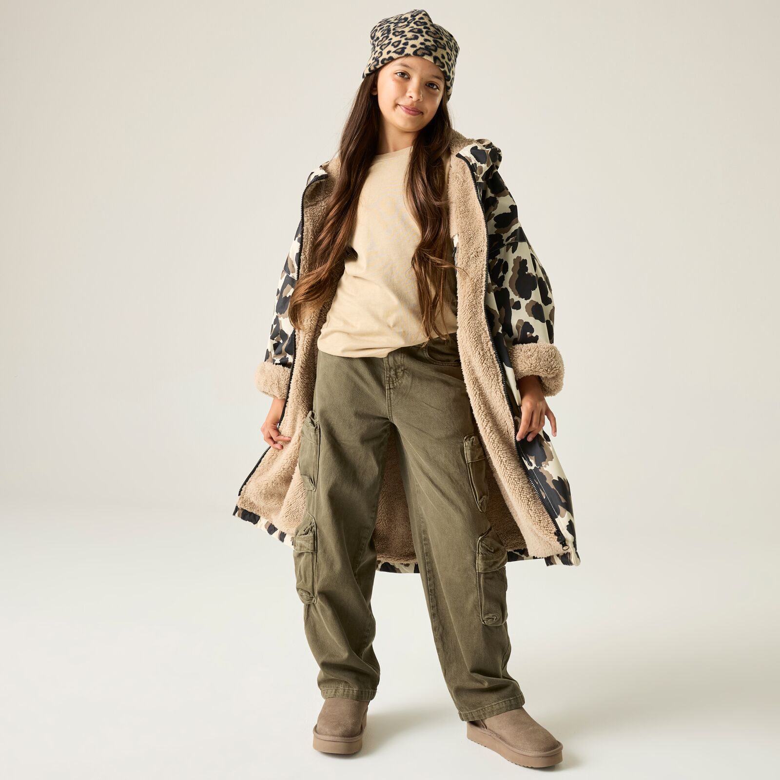 Regatta Kids Spirit Of Adventure Hooded Waterproof Warm Drying Changing Robe - Picture 117 of 121
