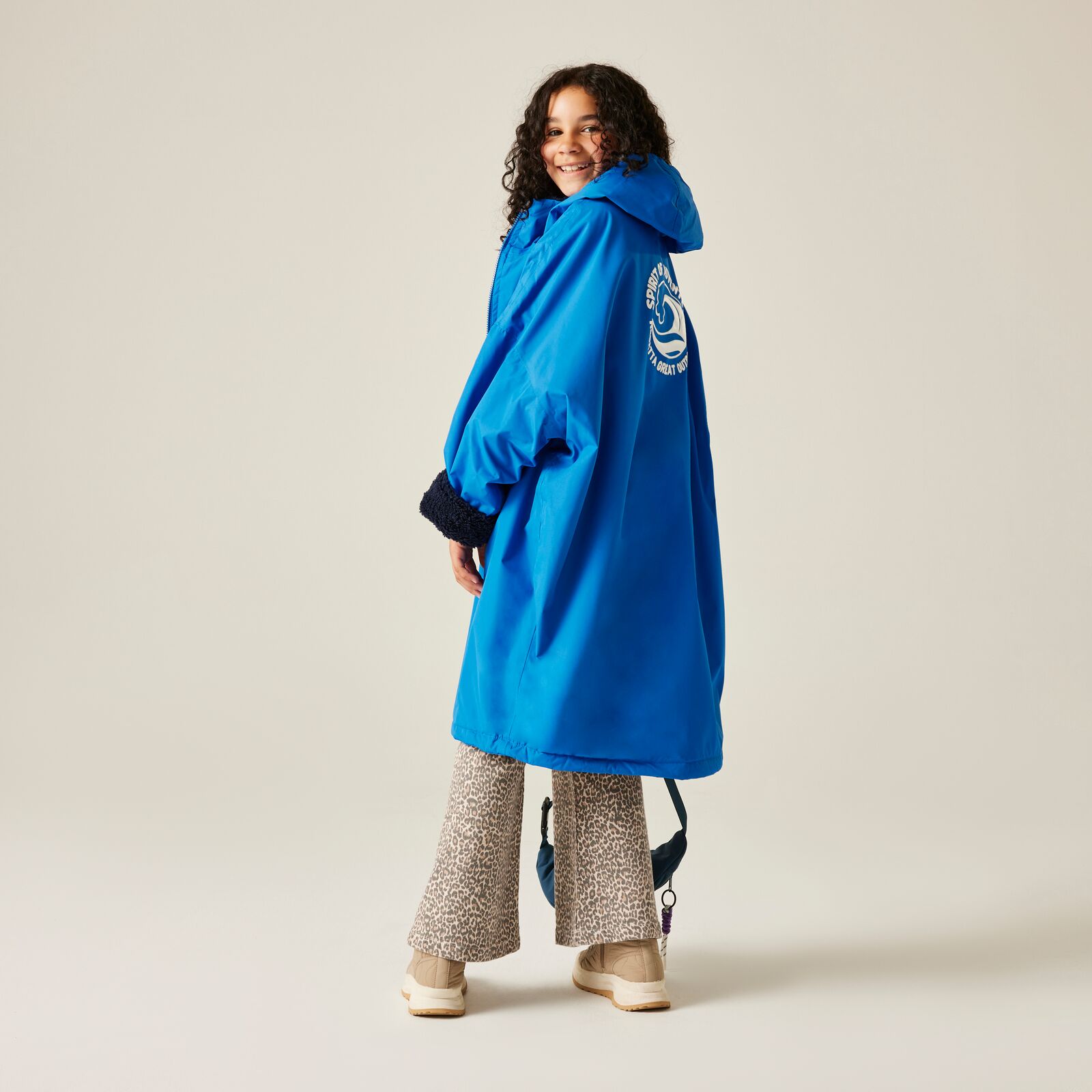 Regatta Kids Spirit Of Adventure Hooded Waterproof Warm Drying Changing Robe - Picture 35 of 121