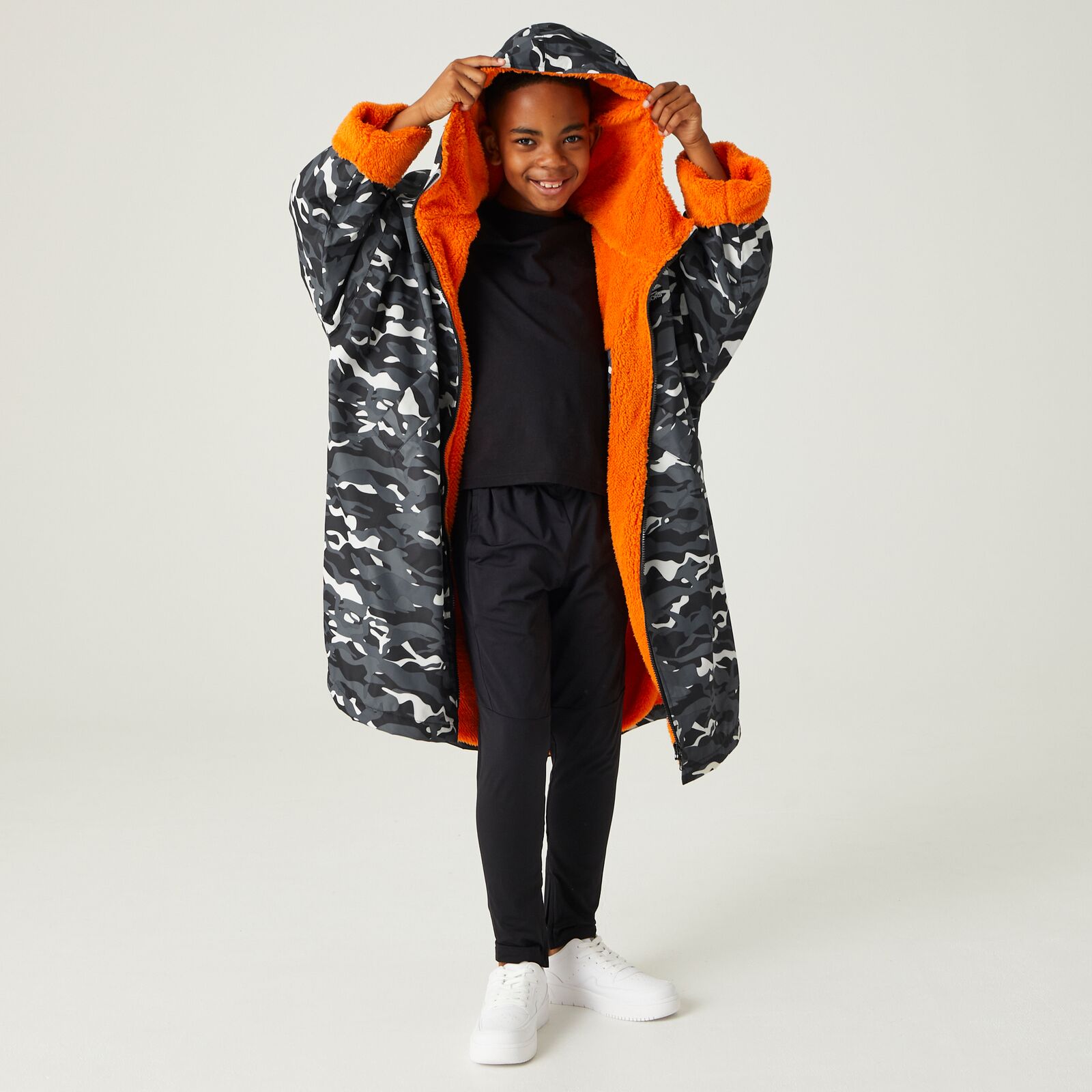 Regatta Kids Spirit Of Adventure Hooded Waterproof Warm Drying Changing Robe - Picture 10 of 121