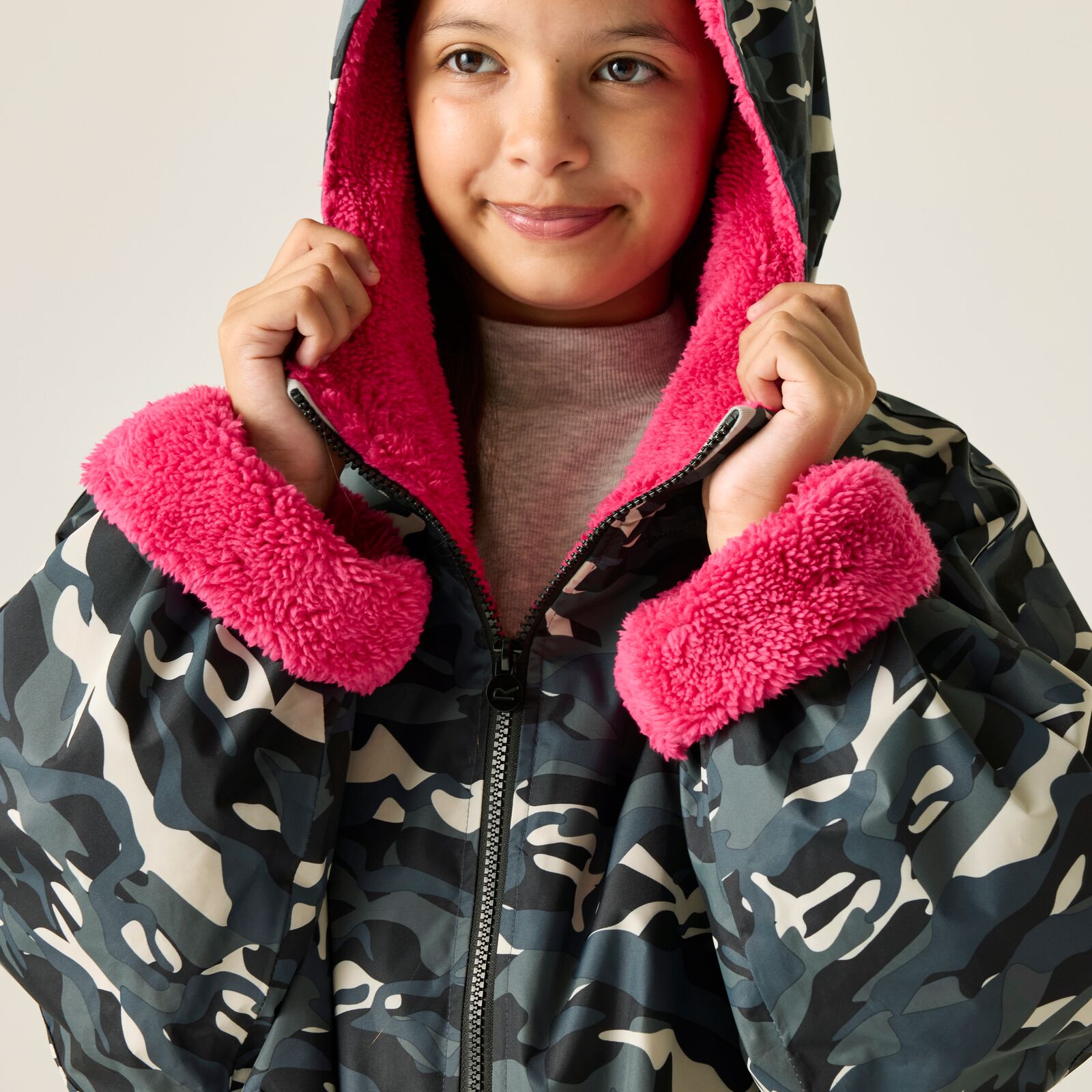 Regatta Kids Spirit Of Adventure Hooded Waterproof Warm Drying Changing Robe - Picture 24 of 121