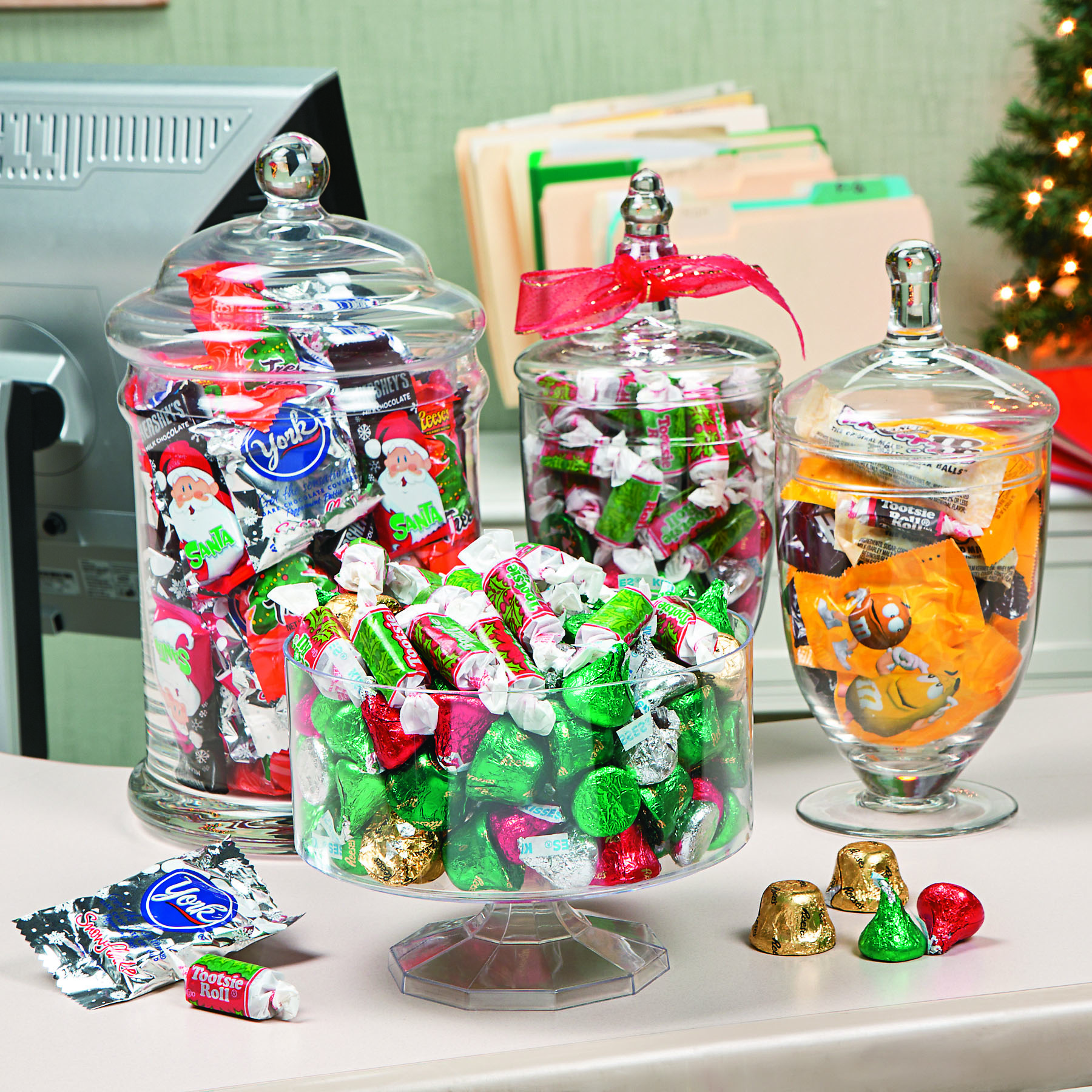 Hershey's Santa Snacks Assortment, Stocking Stuffers (approx 36 pieces, 1 lb. 2 - Picture 2 of 4