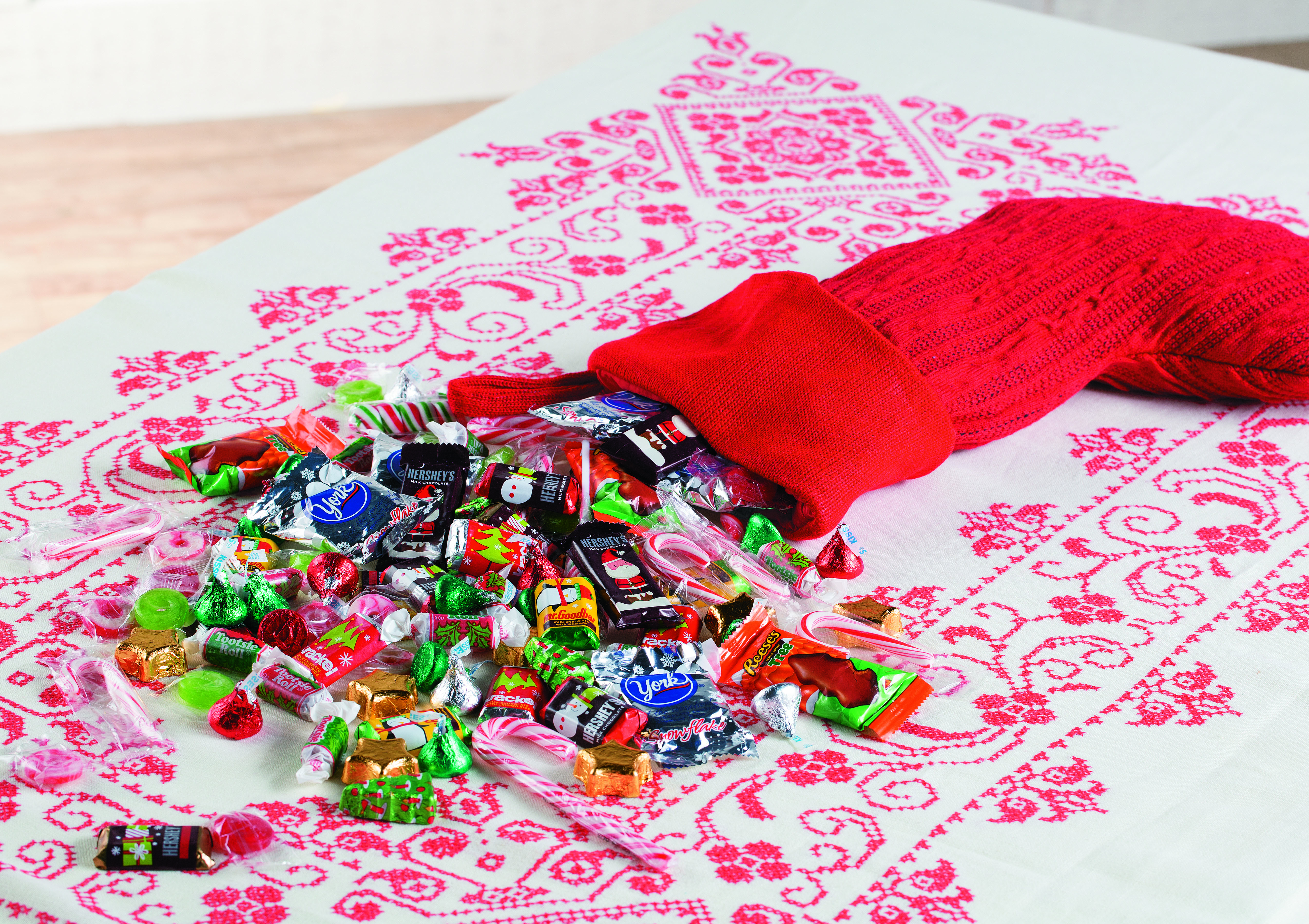 Hershey's Santa Snacks Assortment, Stocking Stuffers (approx 36 pieces, 1 lb. 2 - Picture 3 of 4