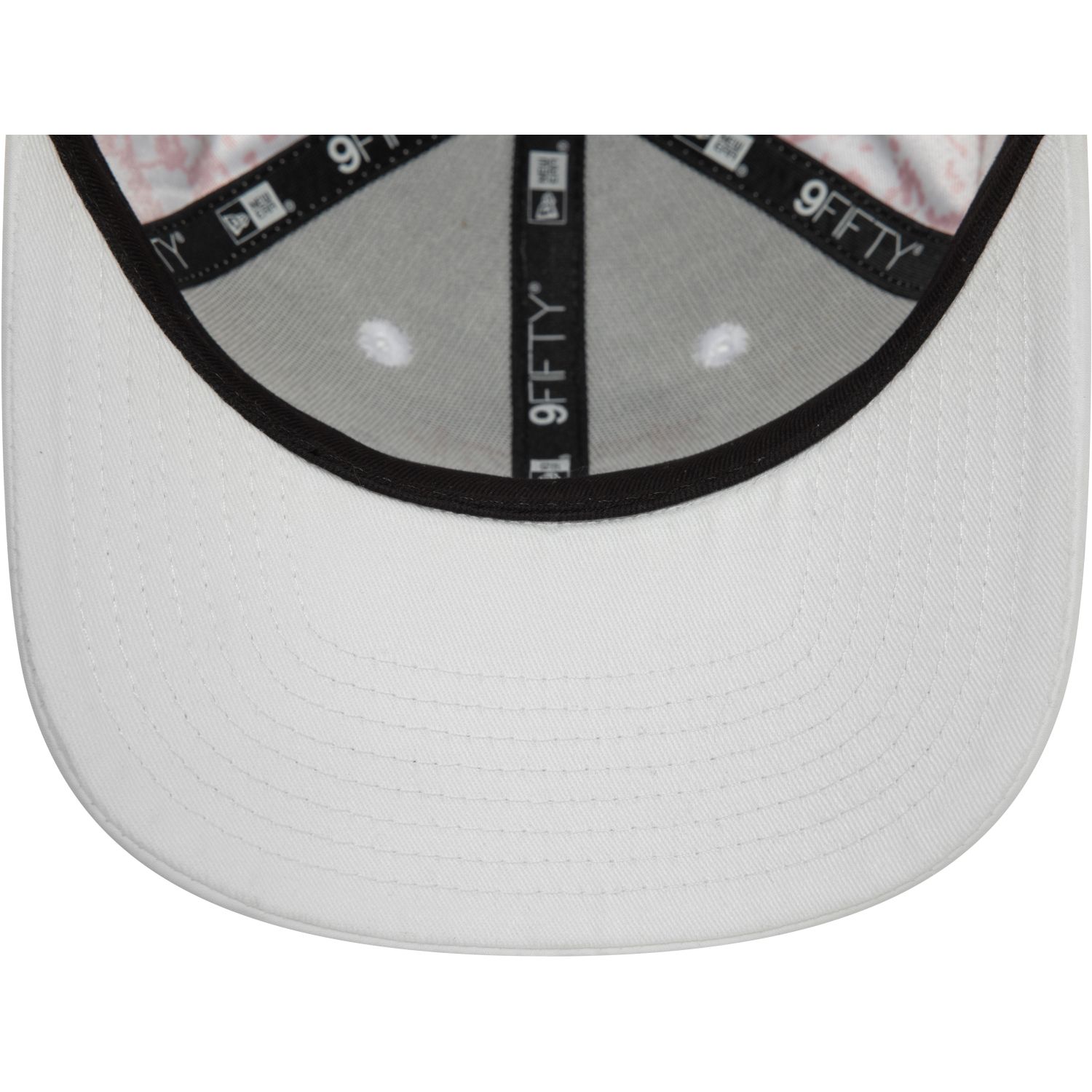 NORD ノール　RedBull 400 限定コラボキット（箱）、ステッカー The retro cap is now available in the shop. Limited to just