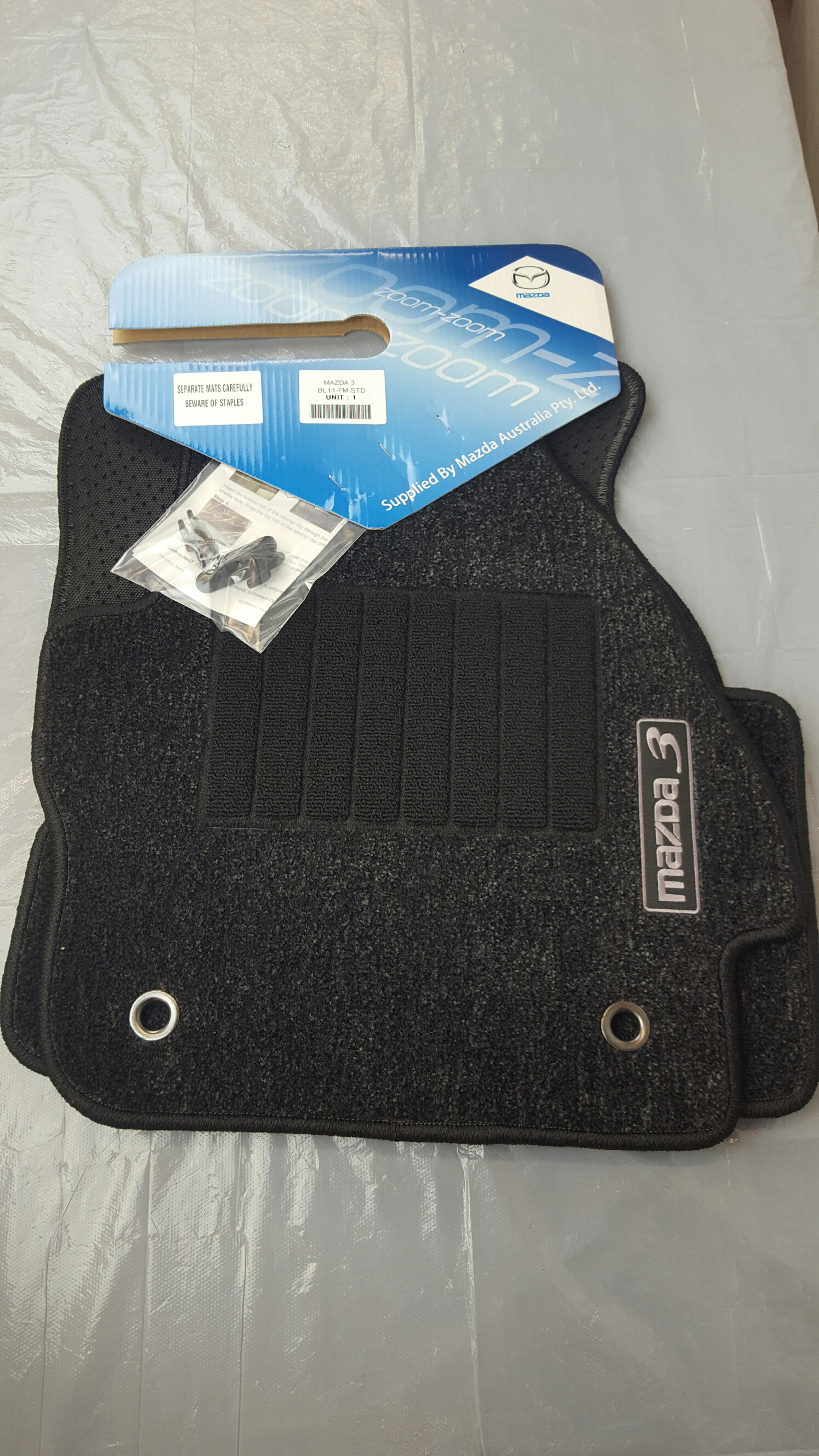 New Genuine Mazda 3 BL Carpet Floor Mat Set 4 mats Mazda3 20092013