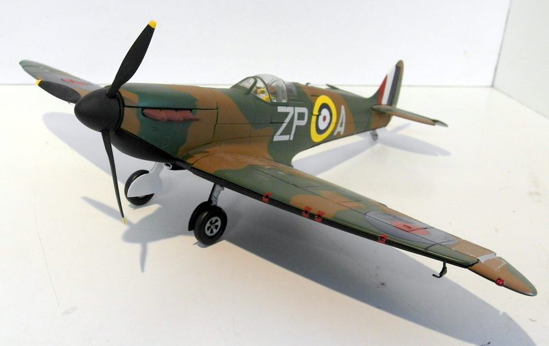1/32 Scale diecast AA33907 Supermarine Spitfire MK1 74Sn Battle