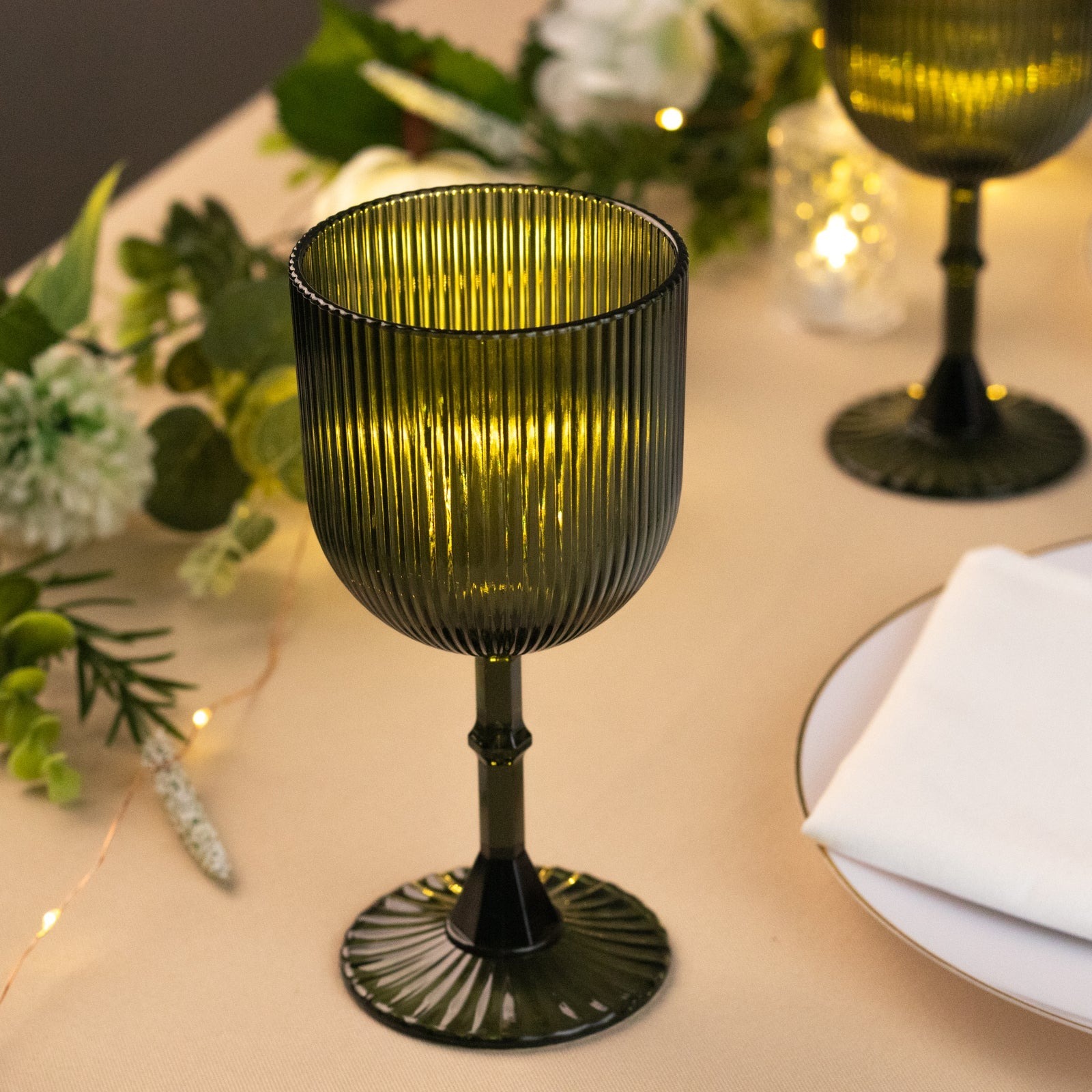 12 Plastic Wine Glasses Vintage Ribbed Pattern Party Event Decorations