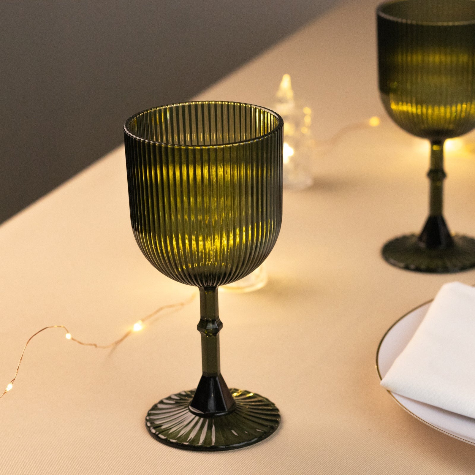 12 Plastic Wine Glasses Vintage Ribbed Pattern Party Event Decorations