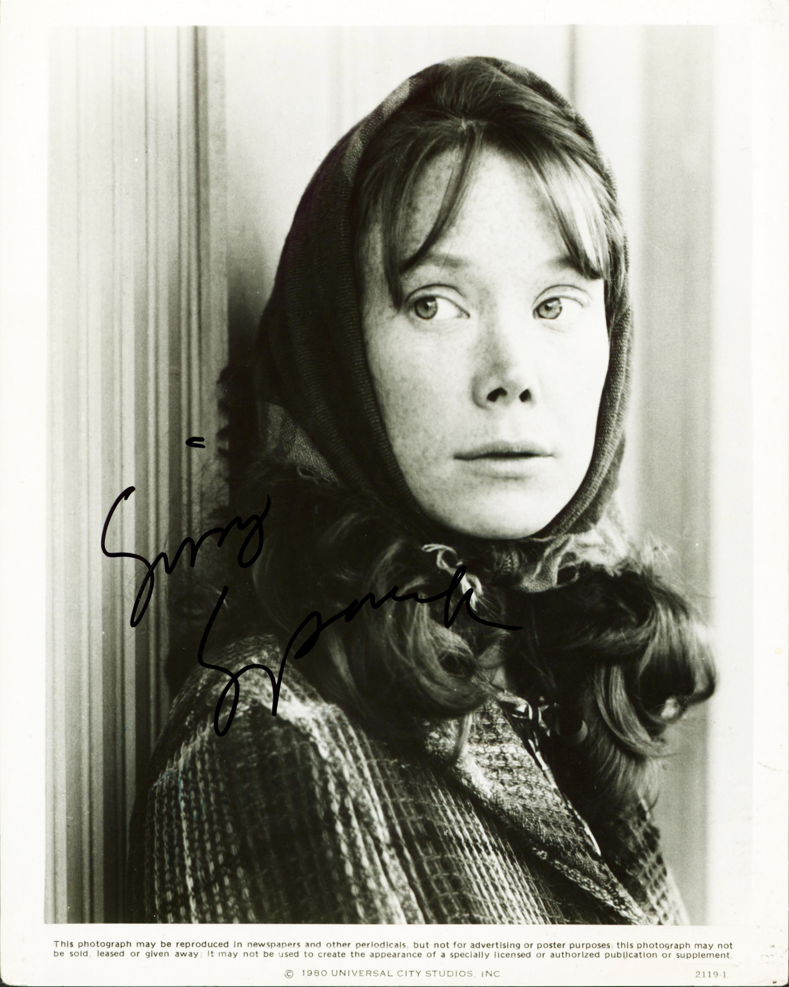 Foto firmada por la hija del minero del carbón de Sissy Spacek 8x10 en blanco y negro JSA #AR36684 - Imagen 1 de 3
