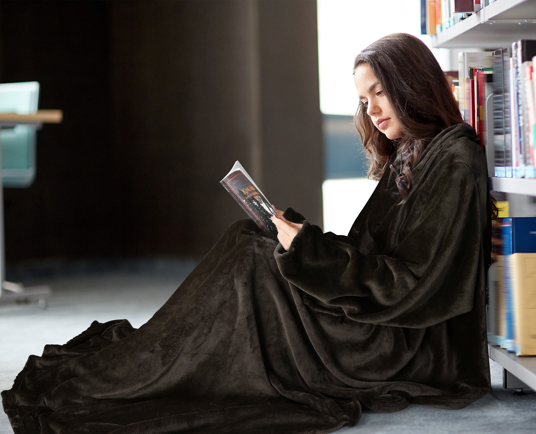 Fleece Soft Throw Blanket with Sleeves and Front Pocket Robe Wearable TV Blanket - Picture 8 of 54