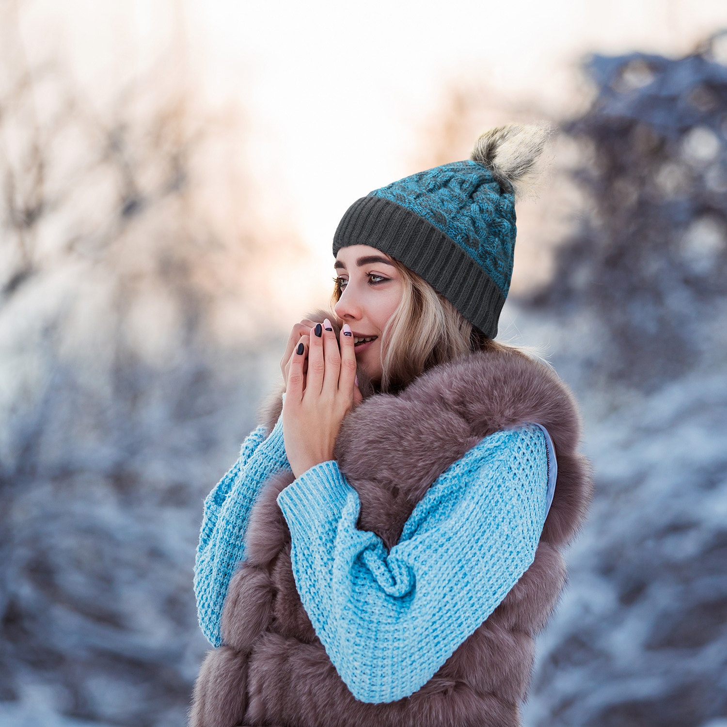 WOMENS LADIES CABLE KNIT WINTER POM POM BOBBLE SKI BEANIE  display picture 1