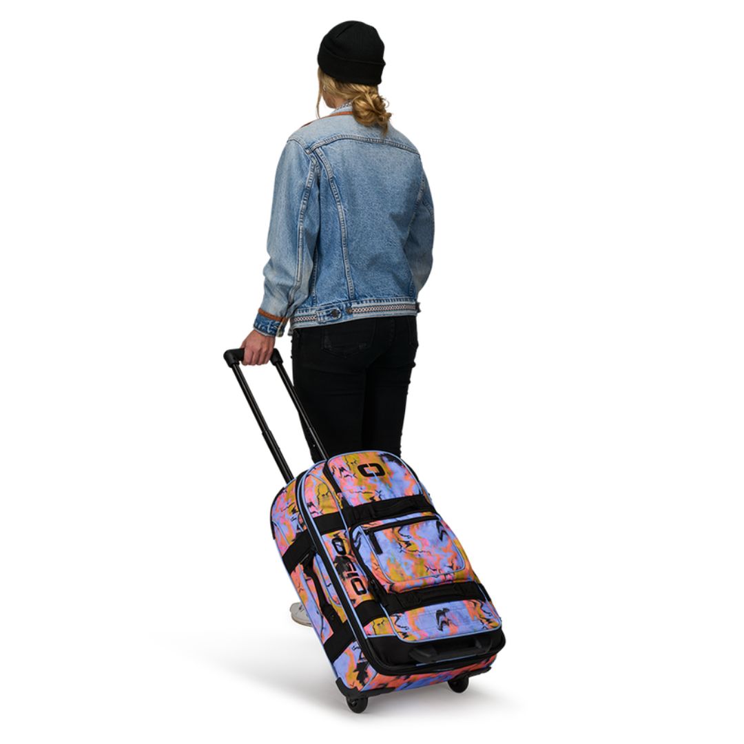 OGIO Carry-On Adjustable Travel Bag with Retractable Handle and Pockets - Picture 31 of 113