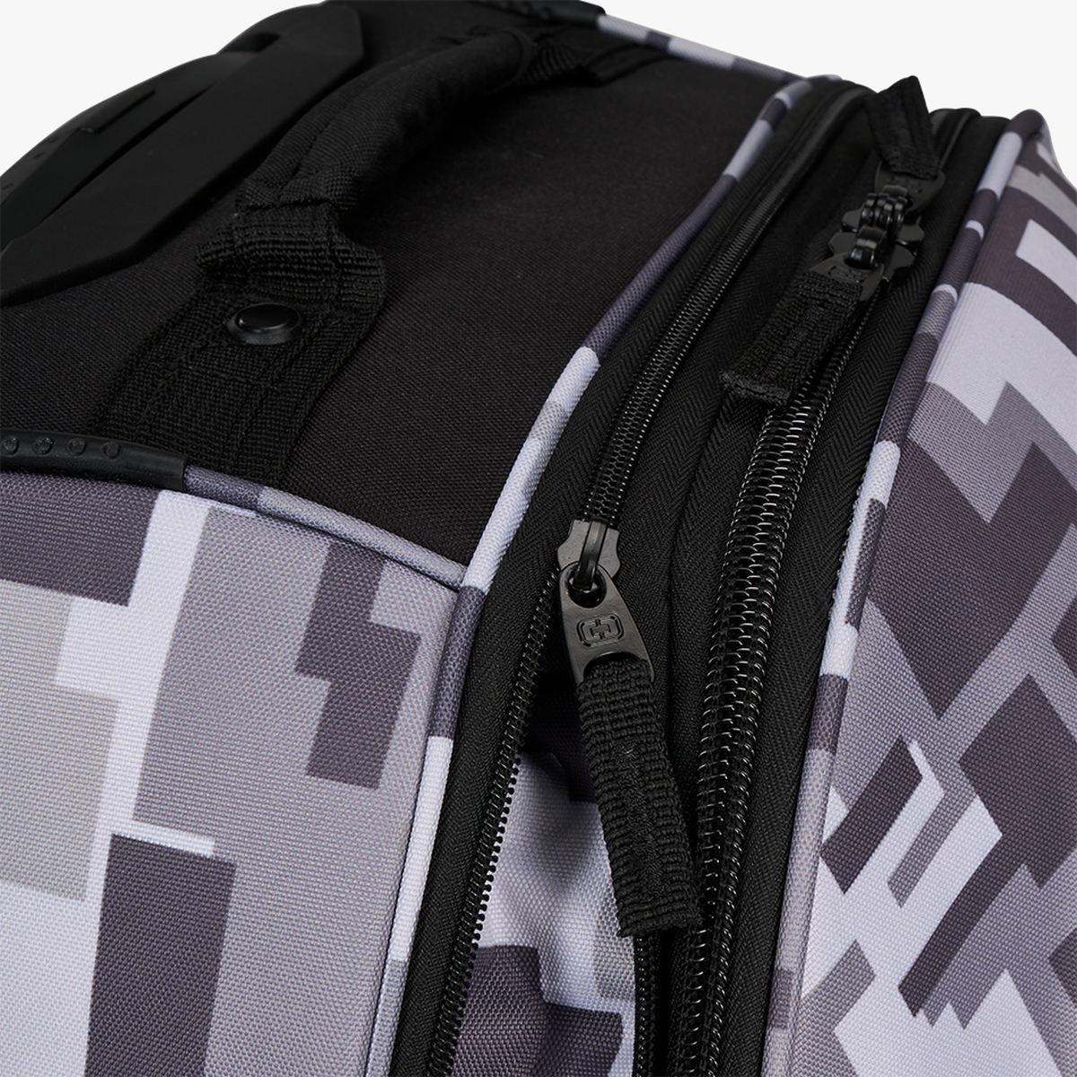 OGIO Large Wheeled Travel Bag with Retractable Handle and External Pockets - Picture 29 of 49