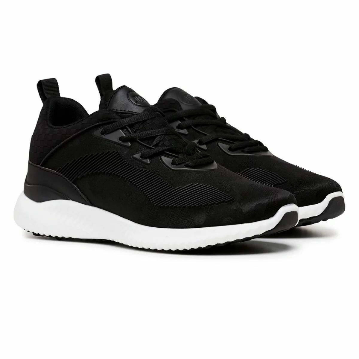 everyday athletic shoes