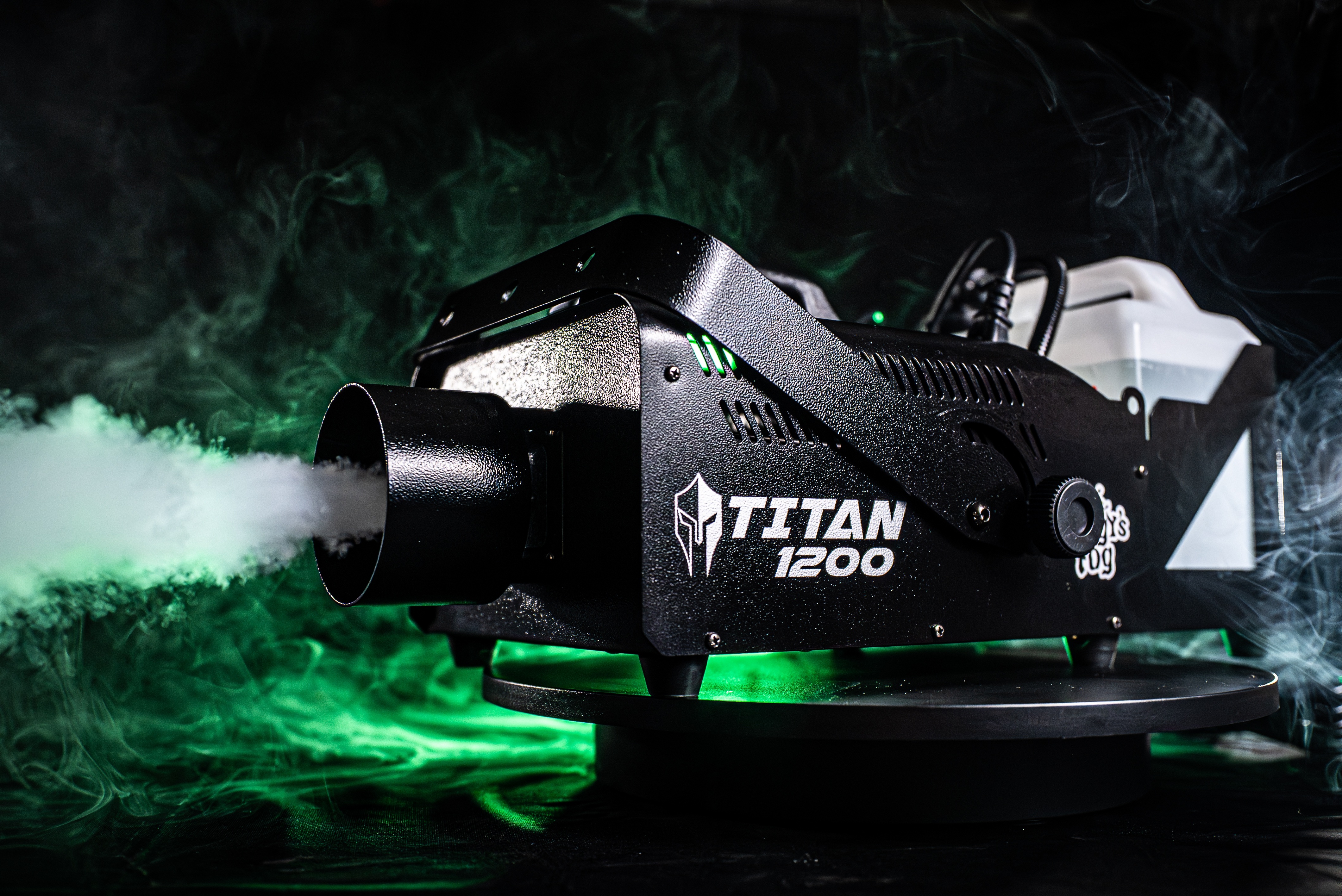 Titan 1200 fog machine with wired remote and 5L fluid tank
