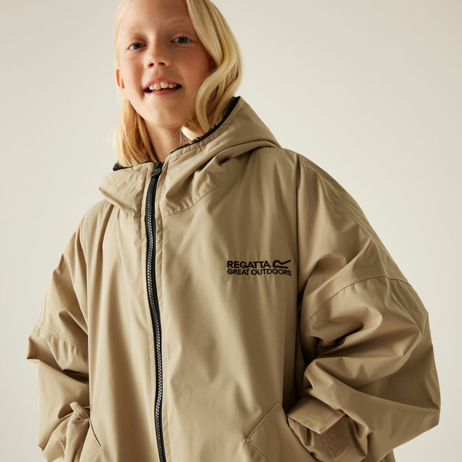 Regatta Kids Spirit Of Adventure Hooded Waterproof Warm Drying Changing Robe - Picture 78 of 150