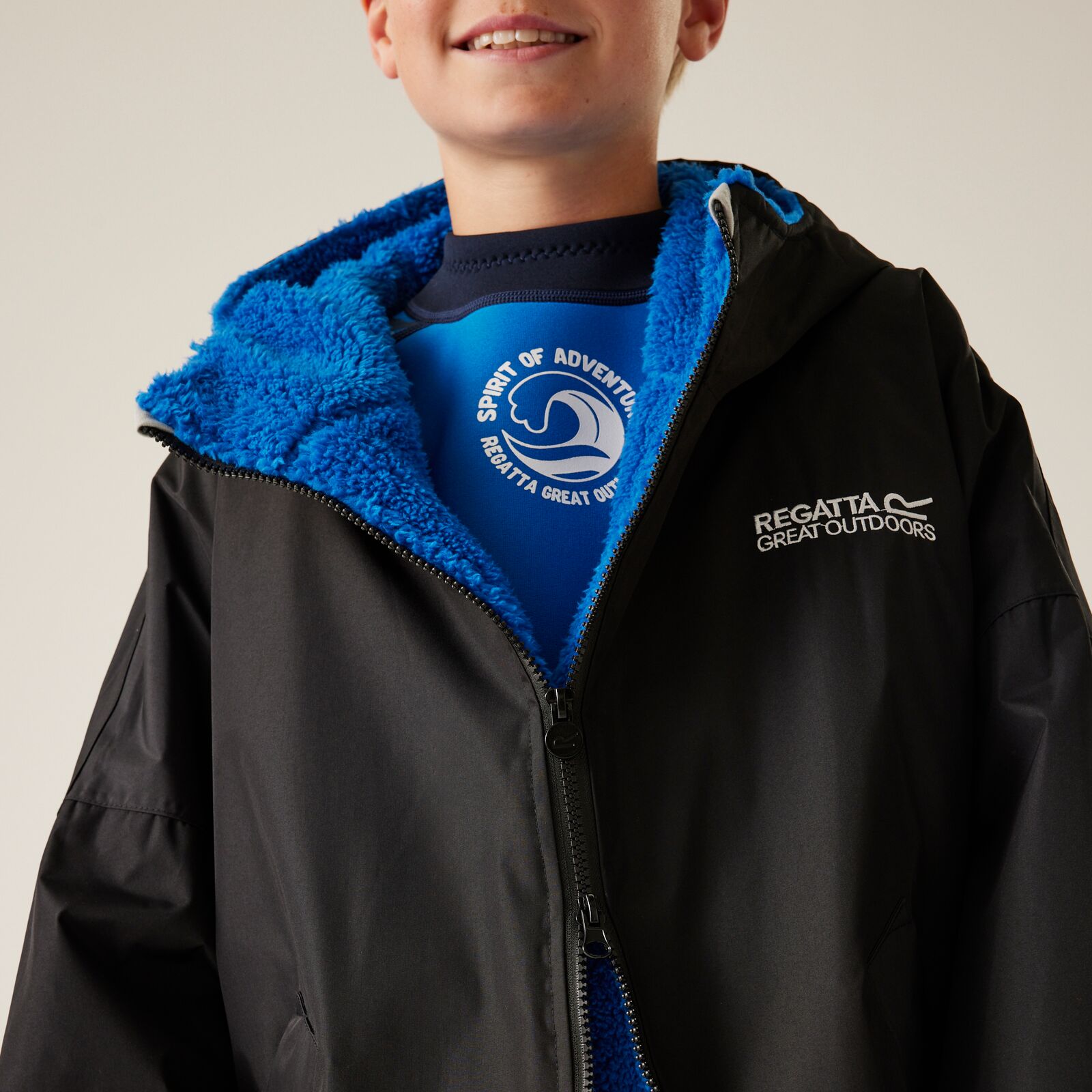 Regatta Kids Spirit Of Adventure Hooded Waterproof Warm Drying Changing Robe - Picture 10 of 150