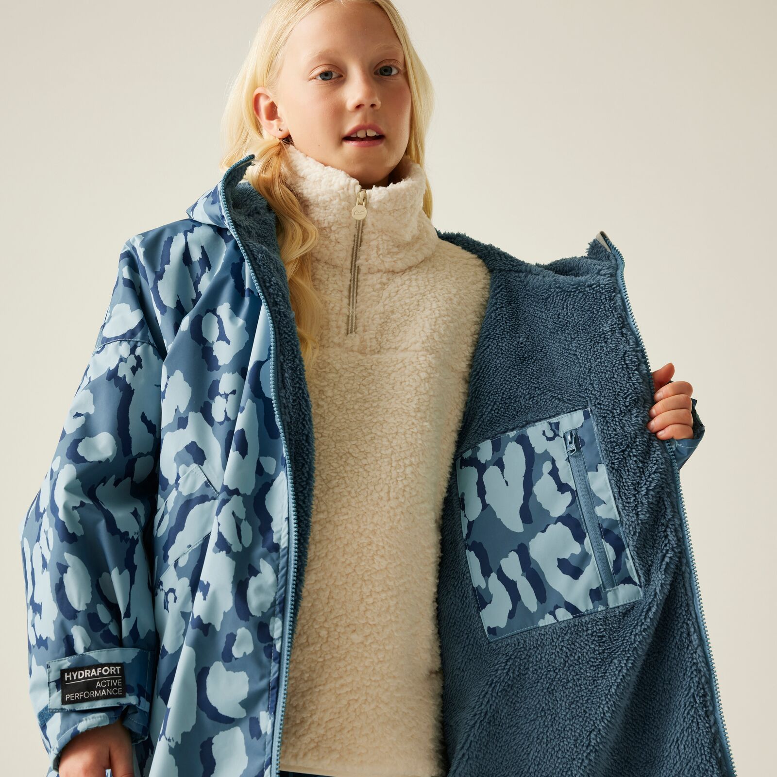 Regatta Kids Spirit Of Adventure Hooded Waterproof Warm Drying Changing Robe - Picture 133 of 150