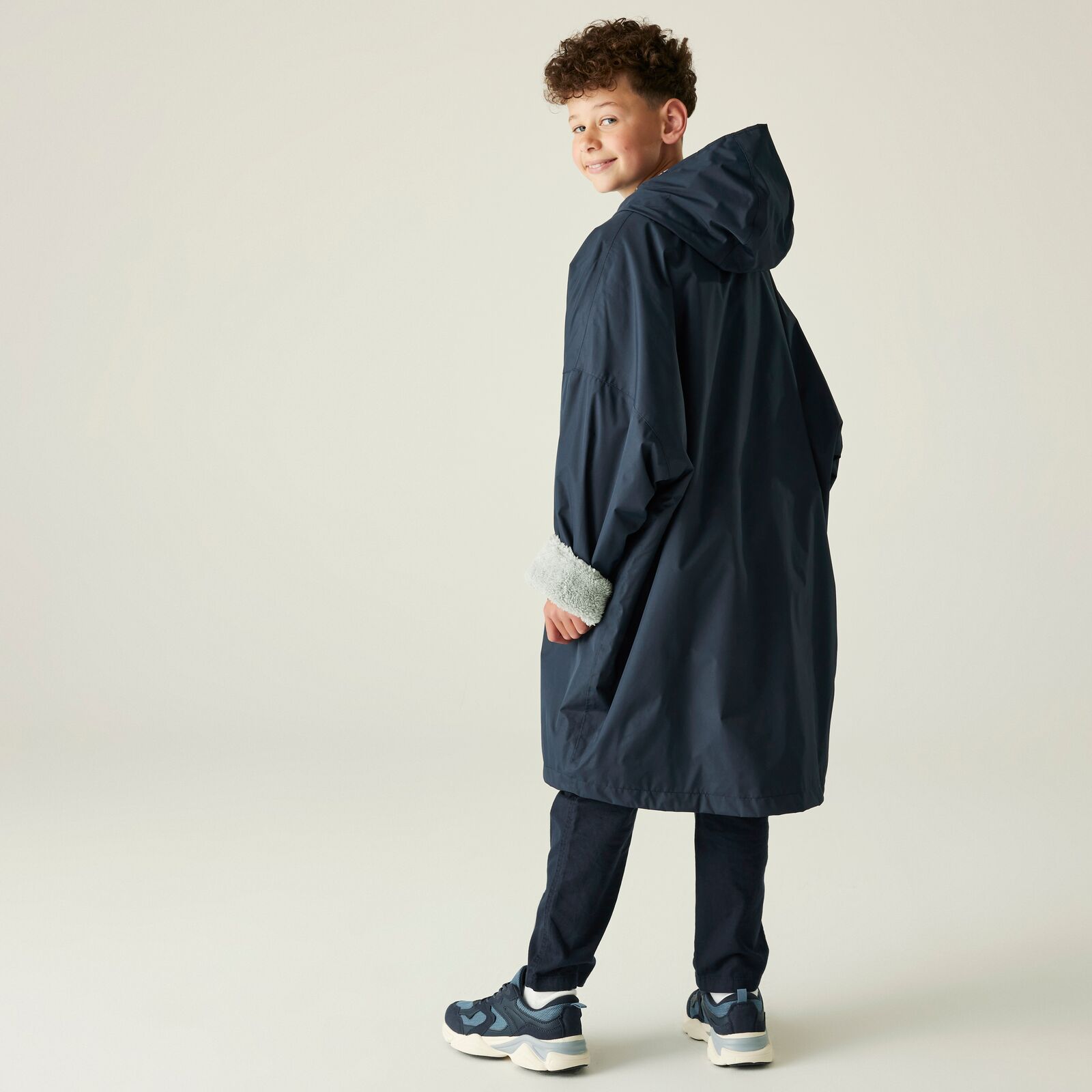 Regatta Kids Spirit Of Adventure Hooded Waterproof Warm Drying Changing Robe - Picture 51 of 97