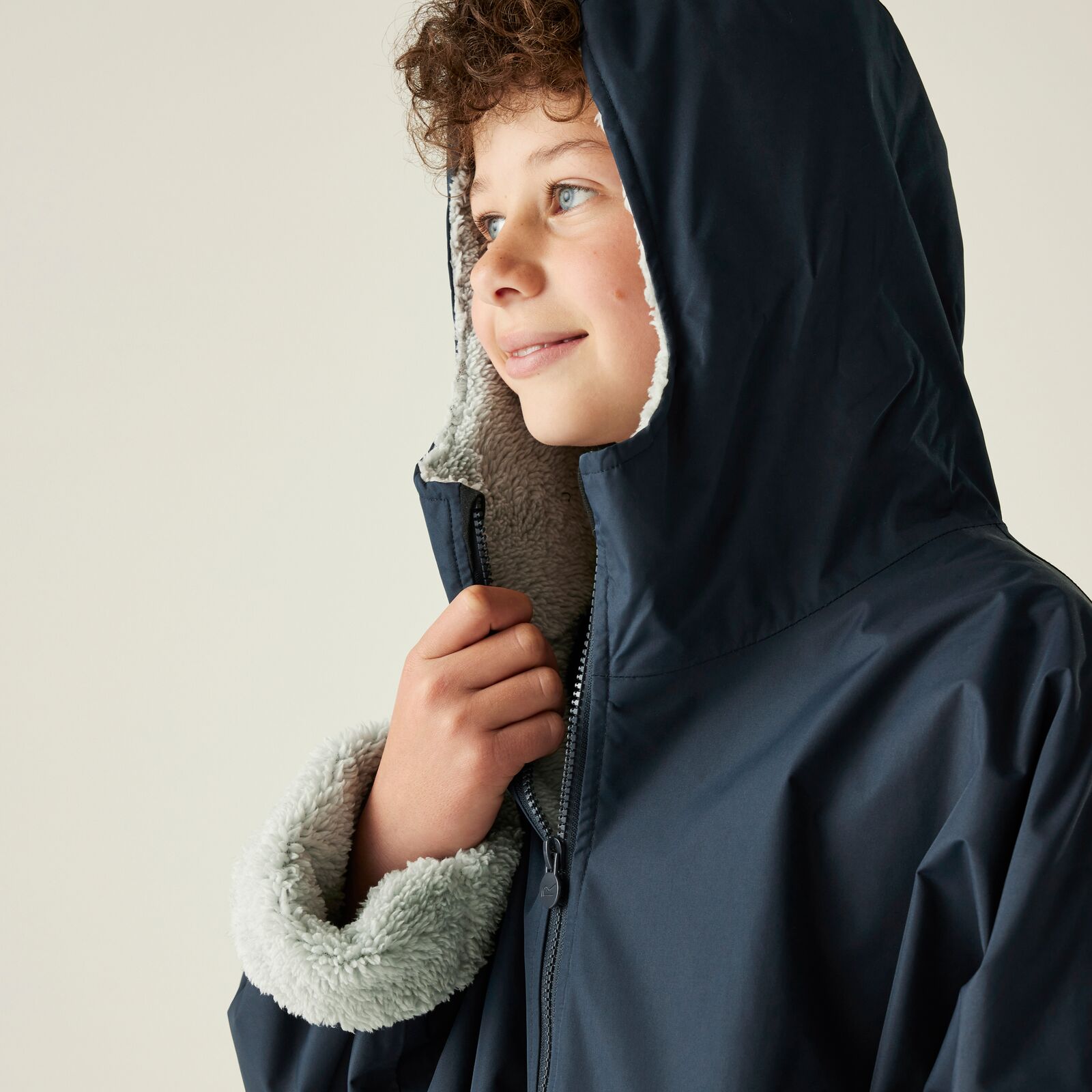 Regatta Kids Spirit Of Adventure Hooded Waterproof Warm Drying Changing Robe - Picture 55 of 97