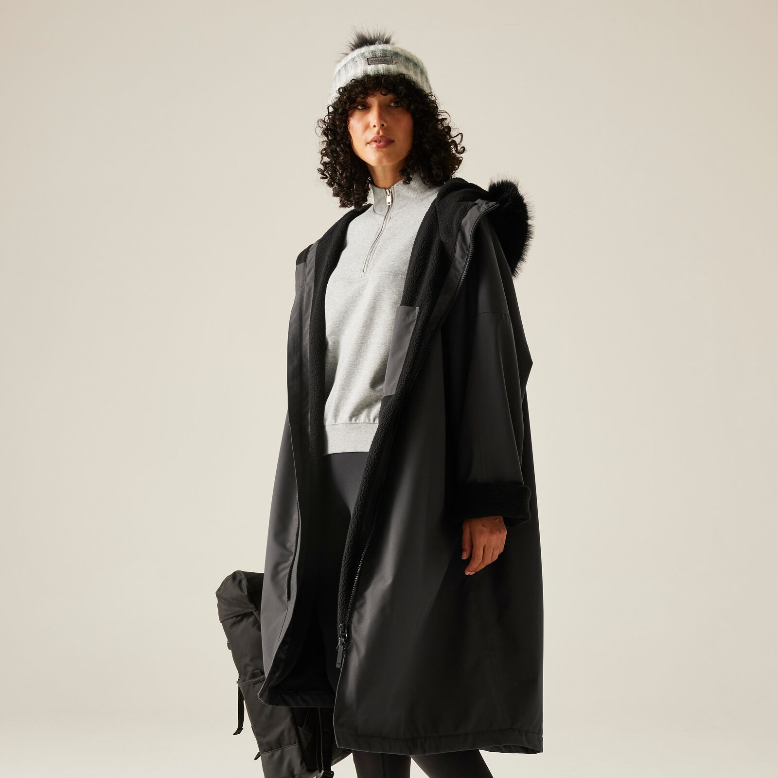 Regatta Adults Outdoor Waterproof Changing Robe Pro - Picture 3 of 45