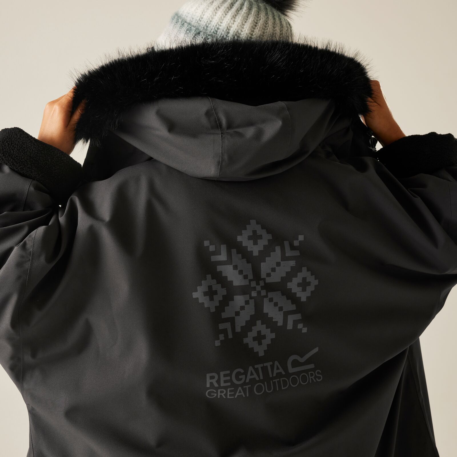 Regatta Adults Outdoor Waterproof Changing Robe Pro - Picture 4 of 45