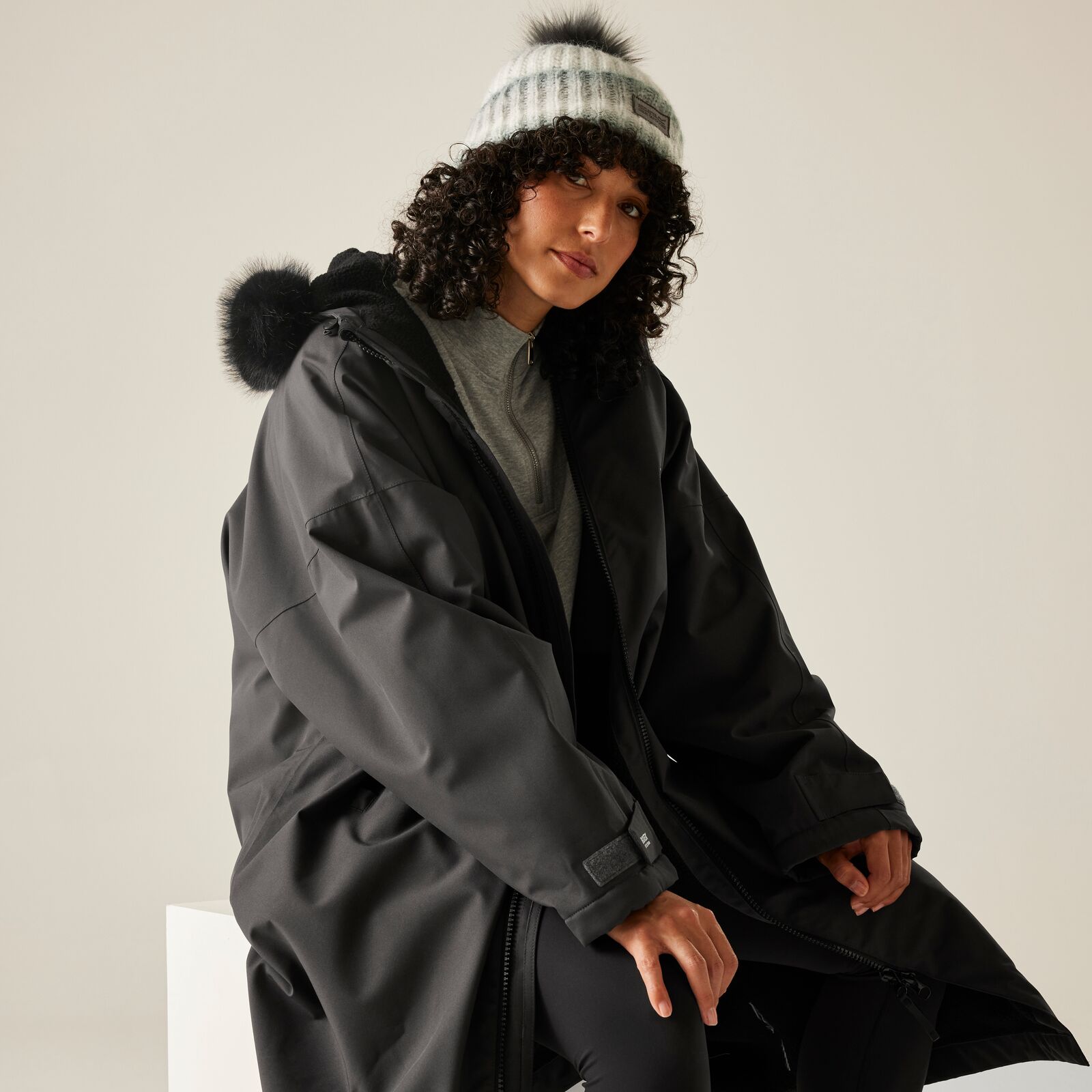 Regatta Adults Outdoor Waterproof Changing Robe Pro - Picture 9 of 45