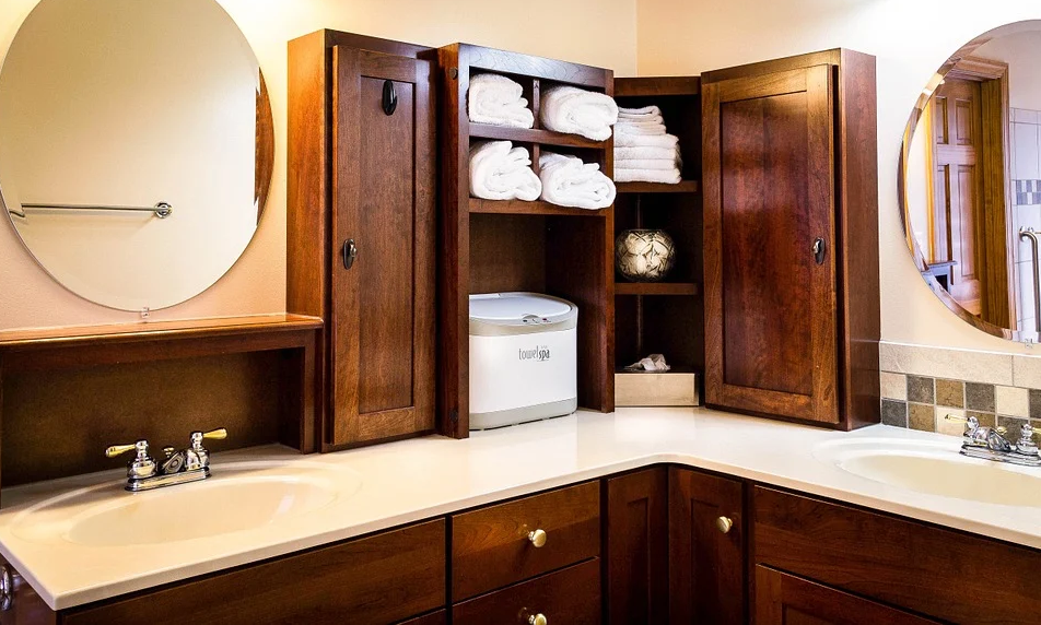 bathroom modern, two sinks, waterfall faucet