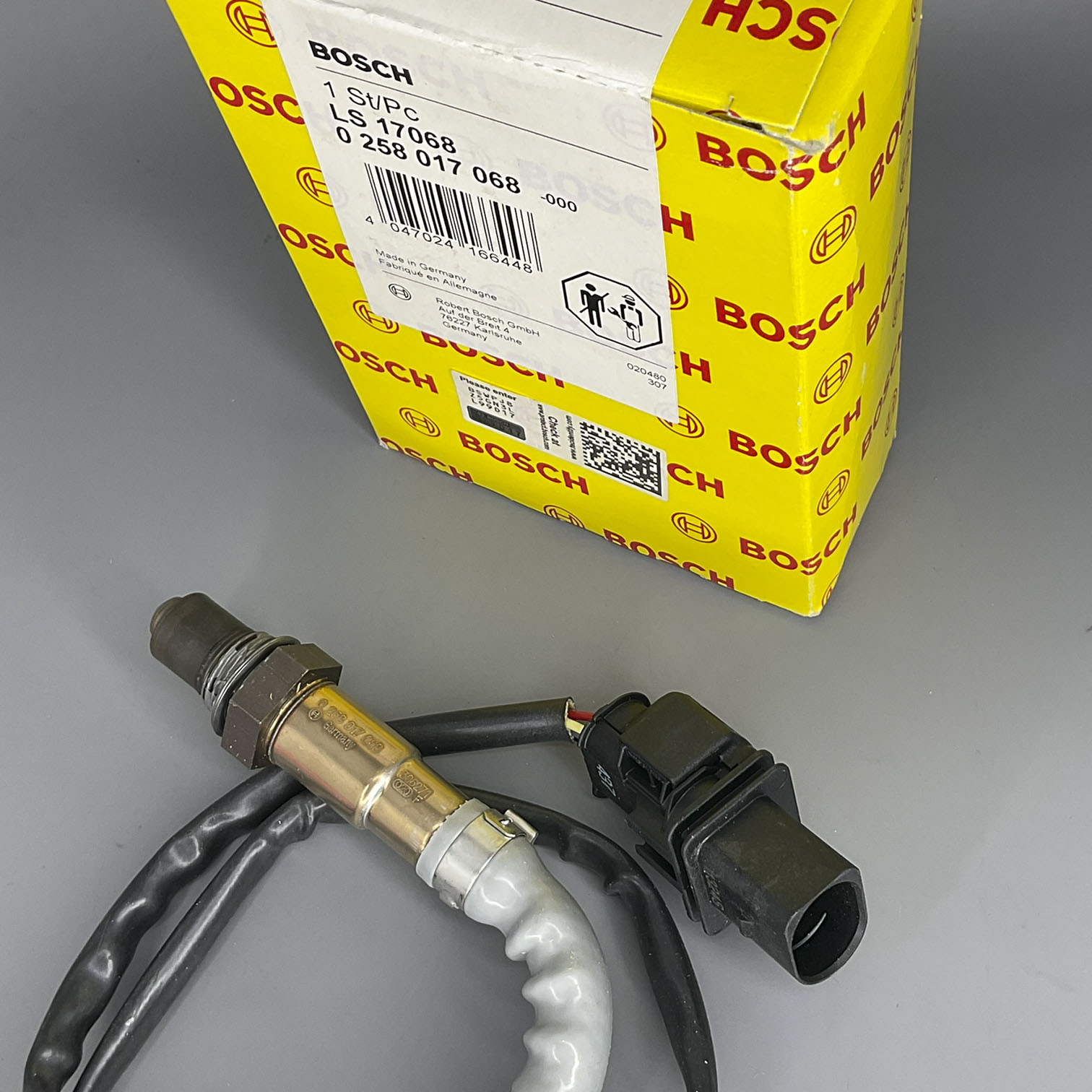 BOSCH GENUINE OXYGEN SENSOR For 2006-2017 VW CC Passat Passat CC