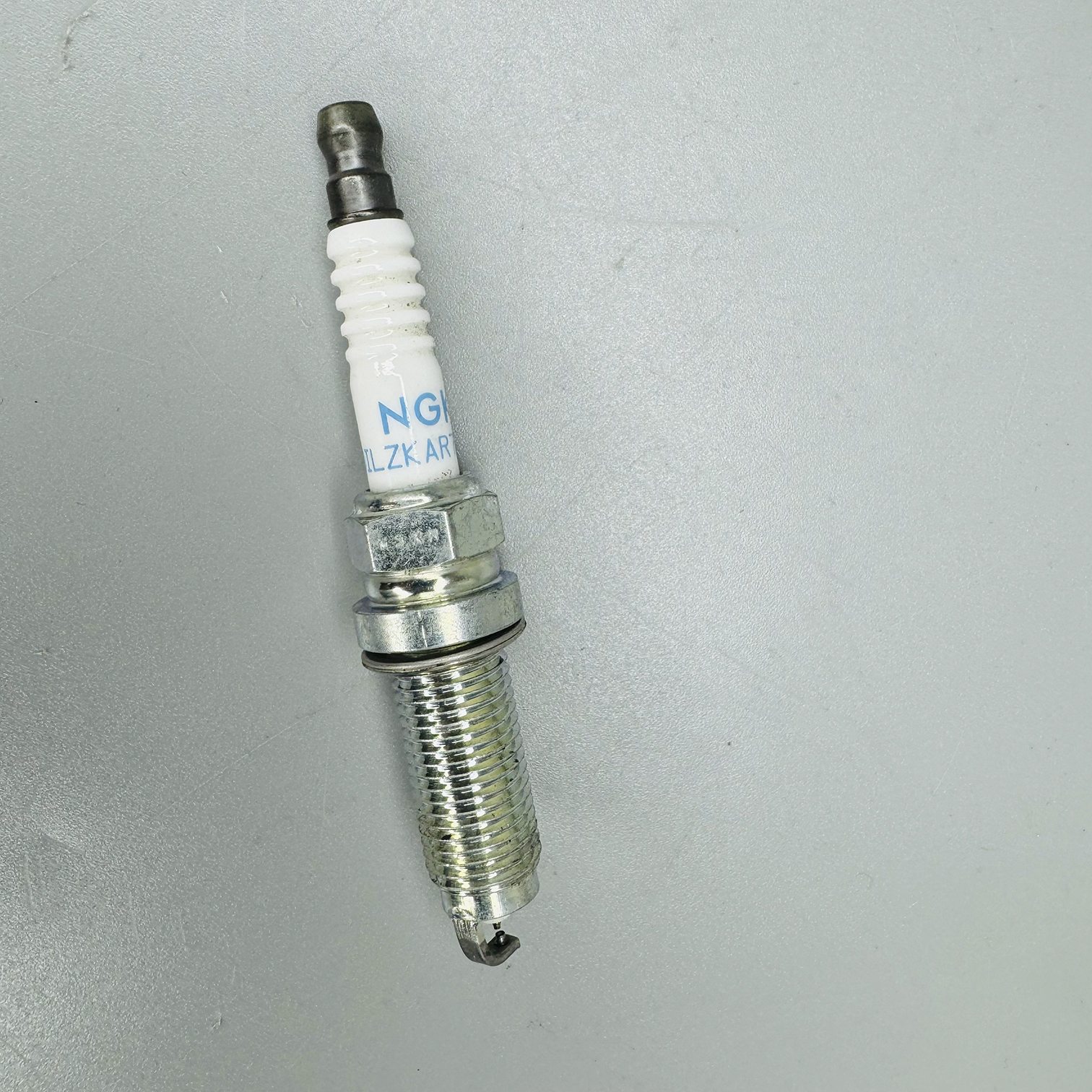 キラキラ45 Amazon.com: BOSCH 9747 OE Fine Wire Iridium Spark Plug
