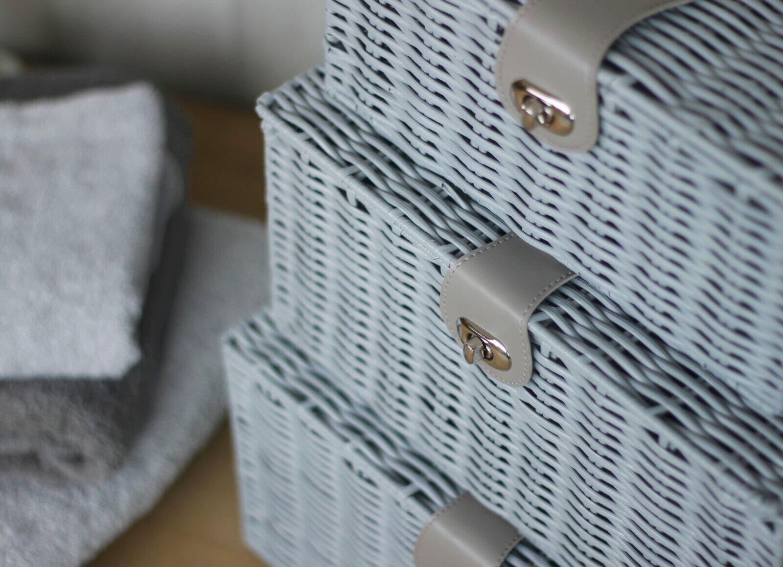 3 Storage Basket Set Resin Wicker Woven Hamper Box Lid & Lock Stackable Home - Picture 14 of 42