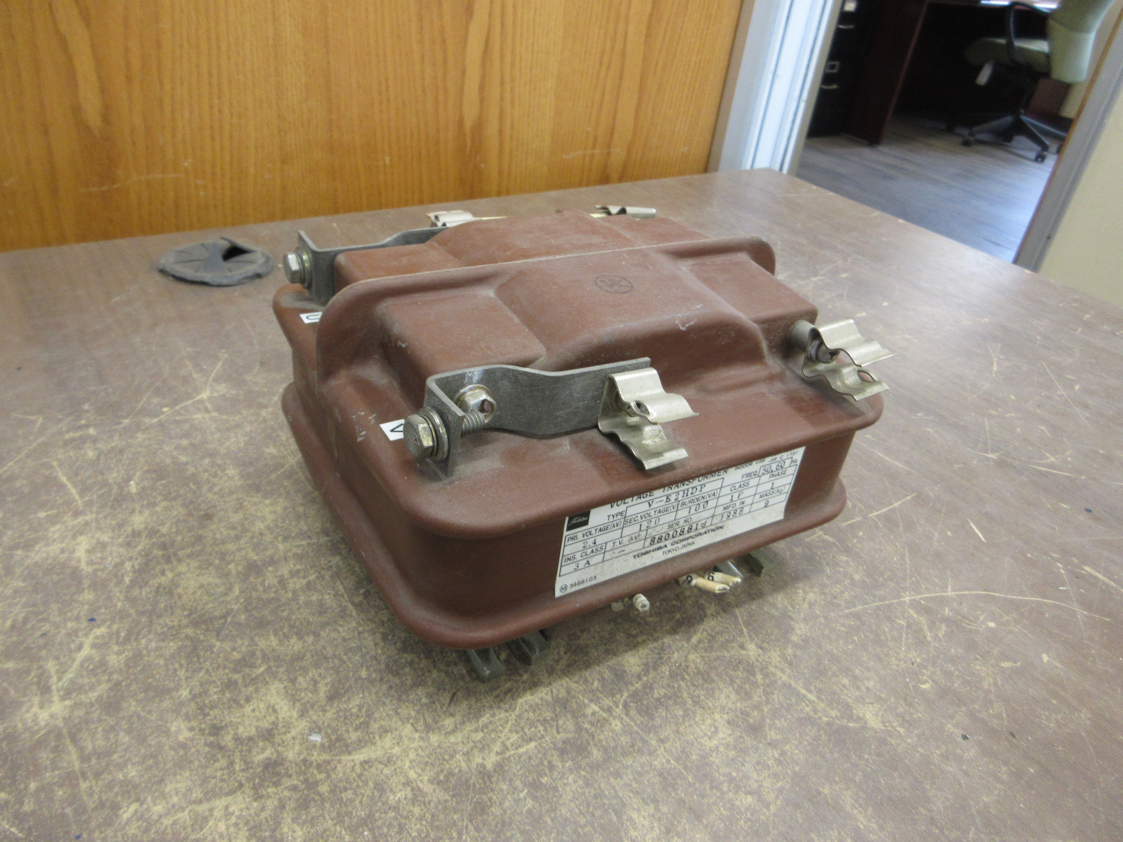 Toshiba Voltage Transformer V-E2HDP 100VA Pri: 2.4kV Sec: 120V 50/60Hz Used