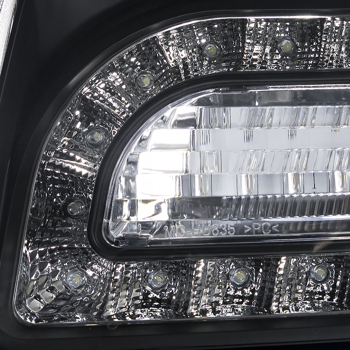 2005-2010 Chrysler 300 V6 Base Black Projector Headlights - LHP-30005JM