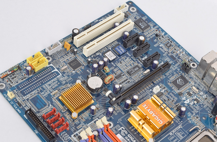 Intel Socket LGA775 Gigabyte GA-8I915G-MF Motherboard with Backplate