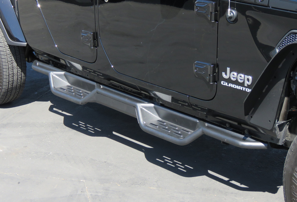 Black Nerf Bar Steps For 20202021 Jeep Gladiator eBay