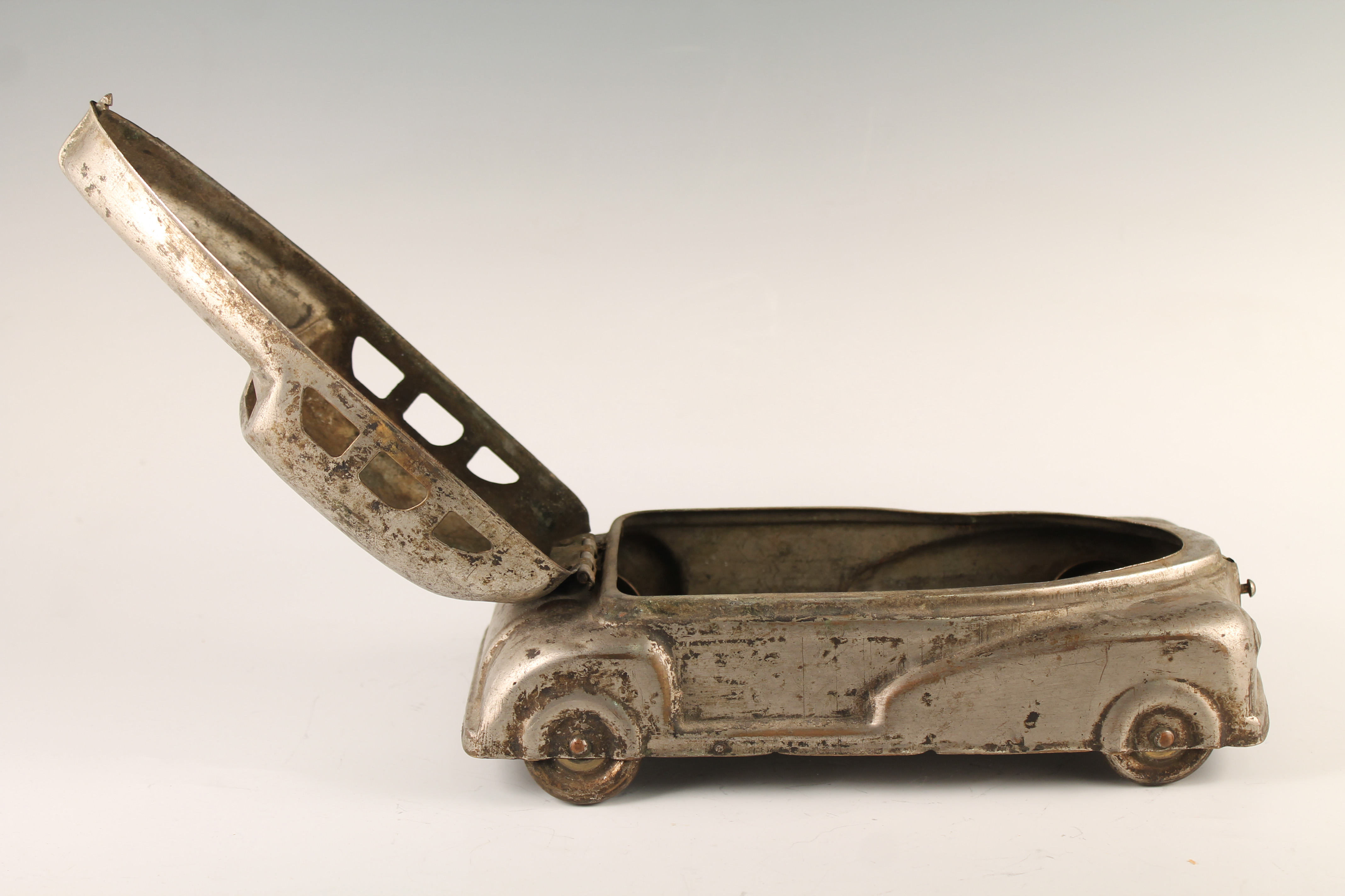 Estate Found Vintage 1930s Betel Motor Car Betel Nut Open & Close Type ...