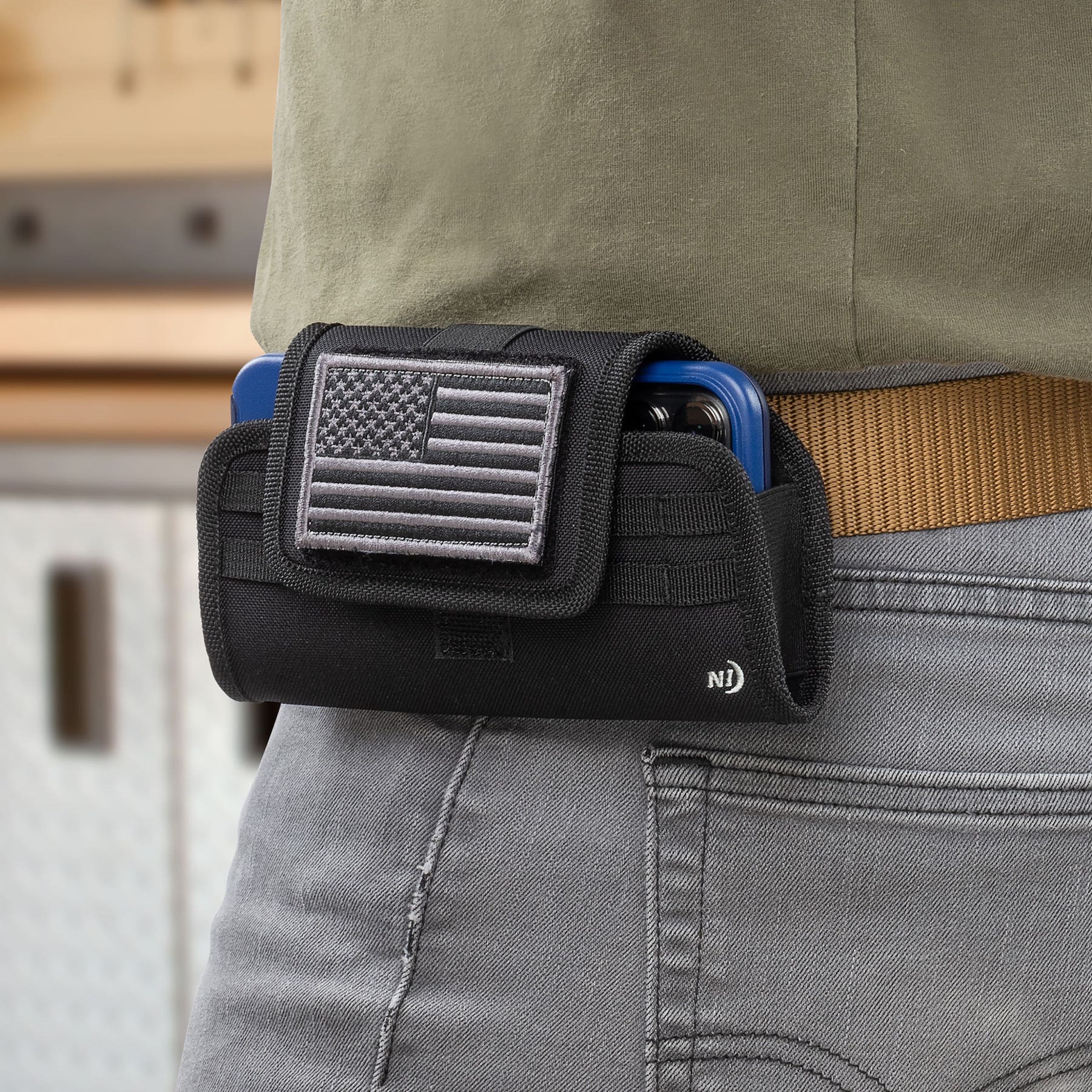 Nite Ize Clip Case Horizontal Universal Phone Holster, XXL - USA Patch - Afbeelding 2 van 3
