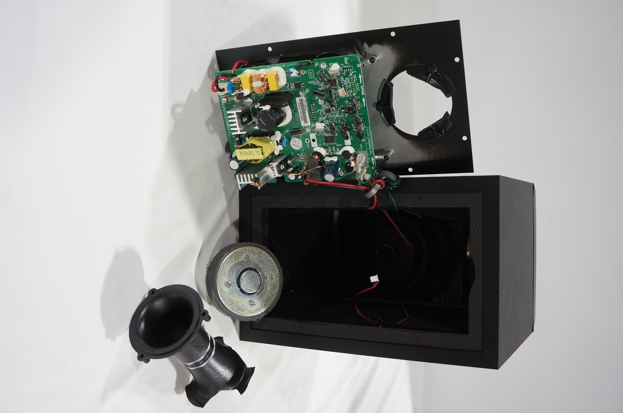 JBL Professional 305P MkII *For Parts* 5in, 2-Way Powered Studio Monitor