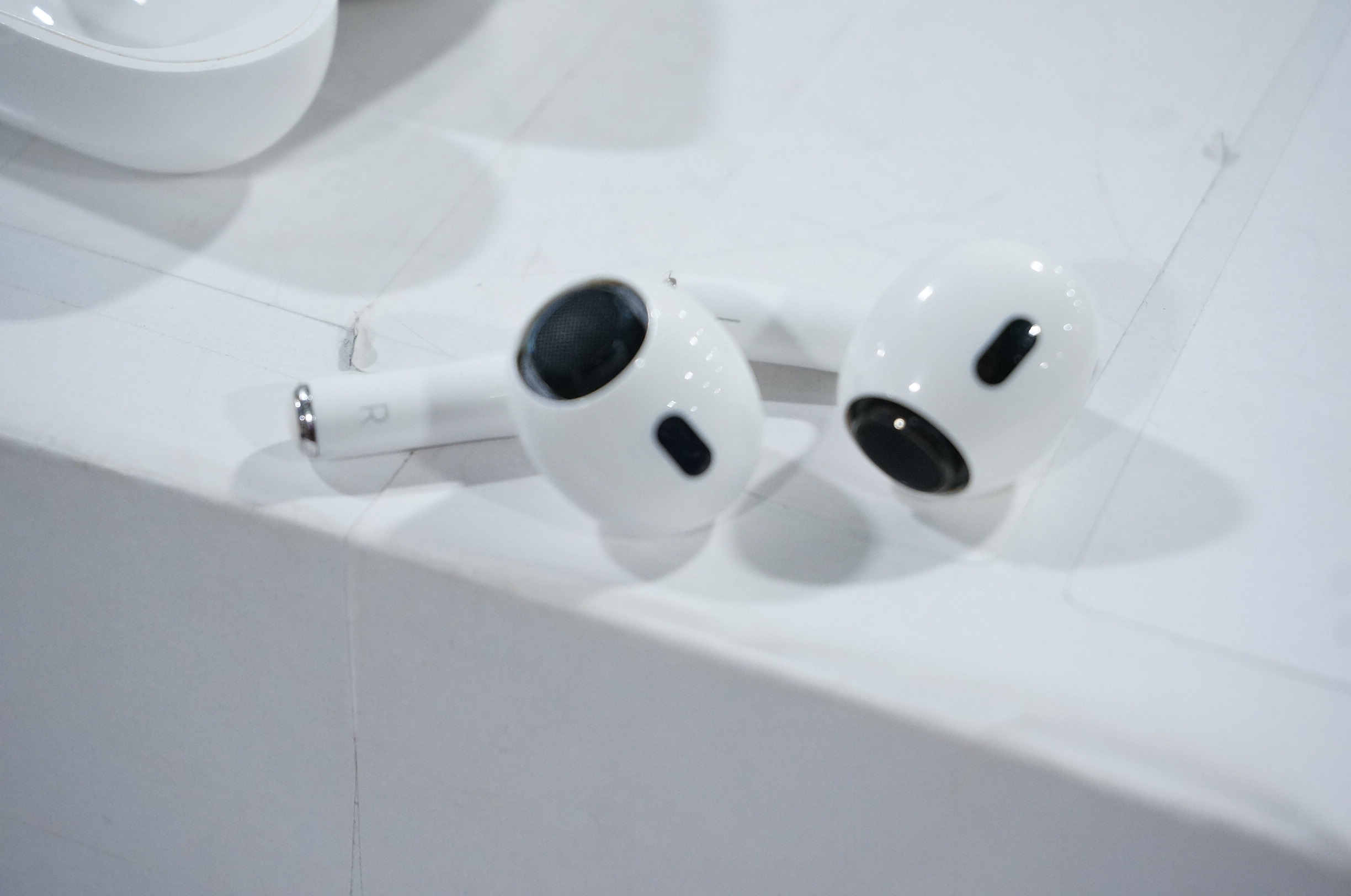 Apple AirPods Pro Wireless Earbuds, Personalized Spatial Audio (2nd  Generation)