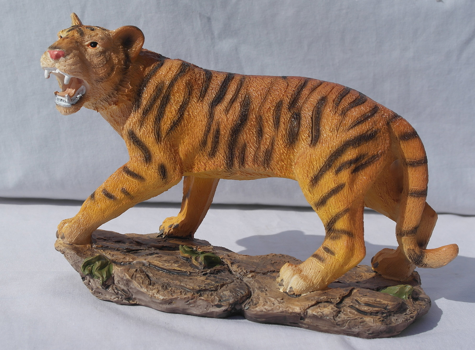 Free standing graceful tiger decorative ornament