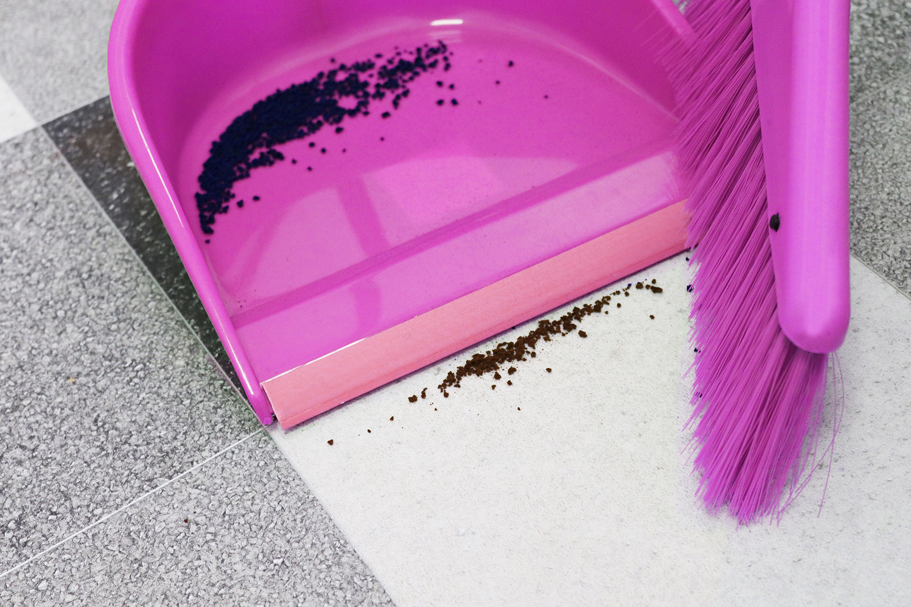 Long Handle Dustpan and Brush 2 Piece Set for Sweeping Cleaning 4