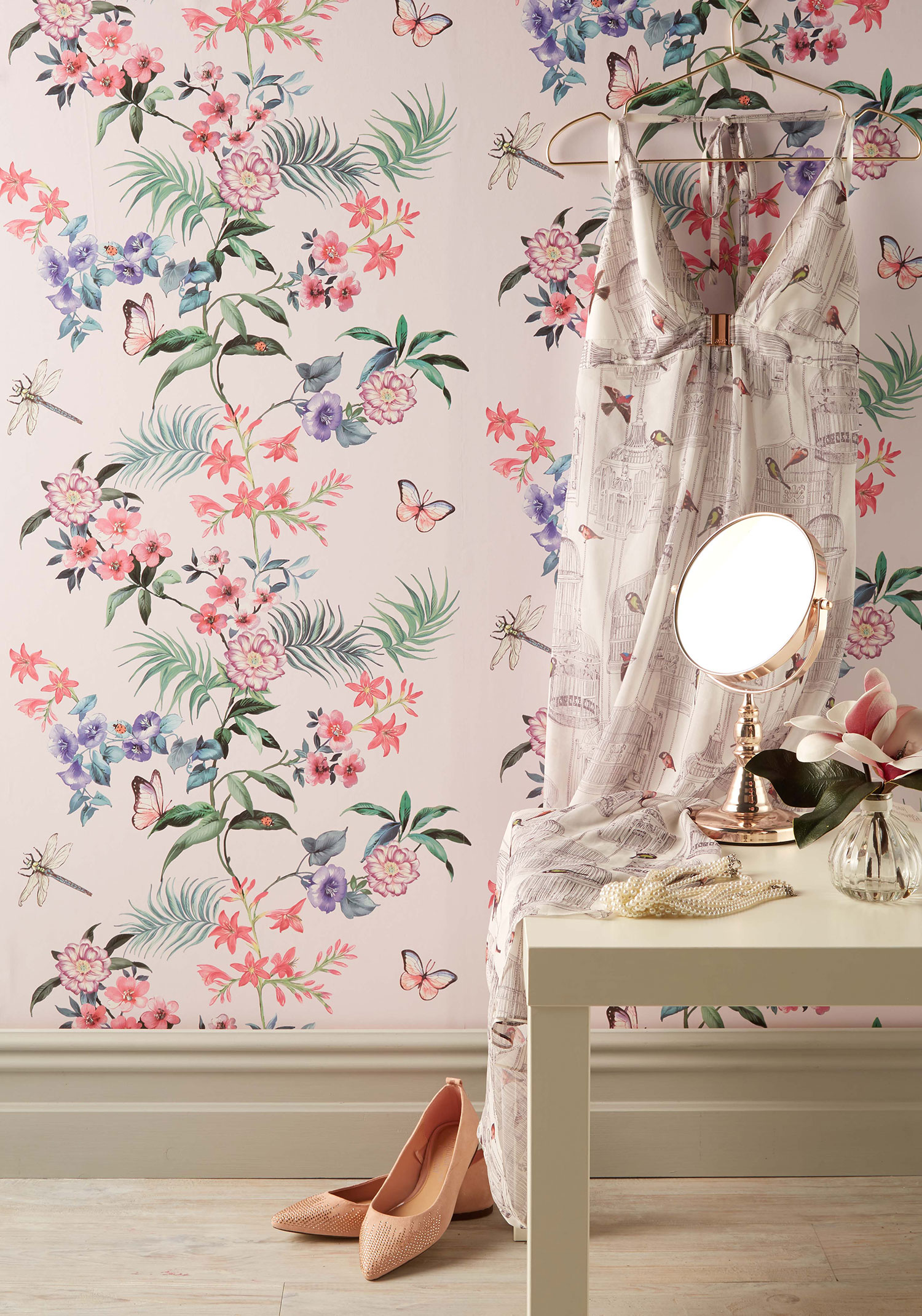 Tropical Flowers Luxury Floral Design Carmen Silver M1346 Wallpaper Crown