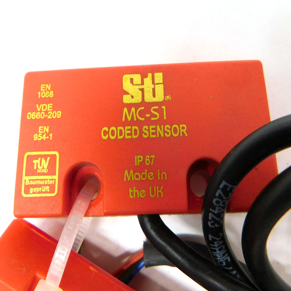 2 Scientific Technologies Sti MCS1 Safety Interlock Switches & Actuators